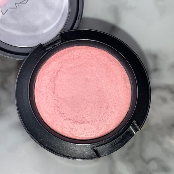 AT DUSK MAC Extra Dimension Blush - Picture 3 of 14